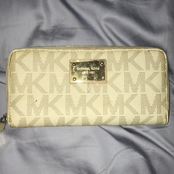Michael Kors wallet - Picture 1 of 2